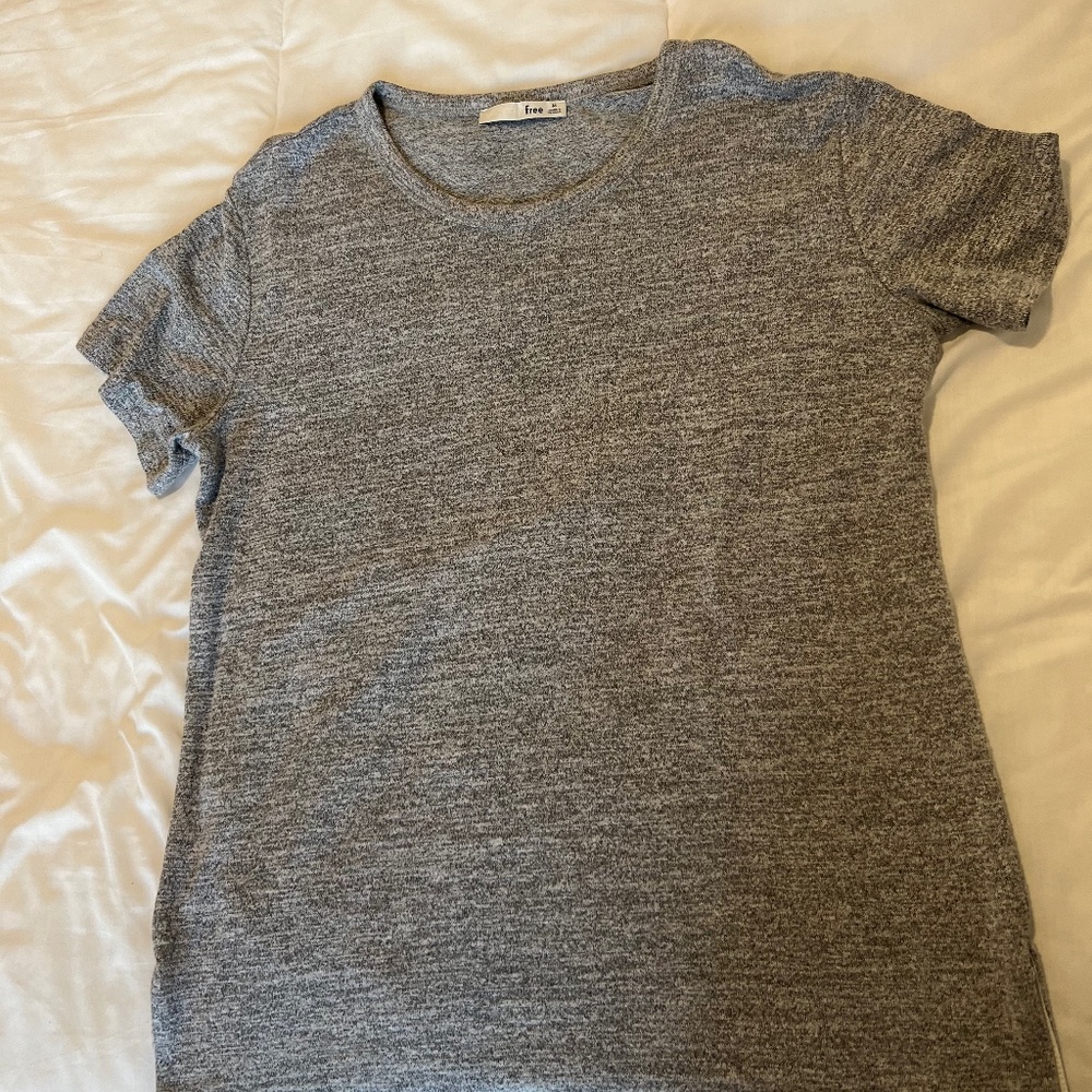 Aritzia Wilfred Free shirt